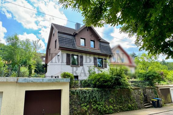 FREISTEHENDES 1 FAM.-HAUS MIT GARTEN UND GARAGE IN GUTER WOHNLAGE VON SULZBACH - SOFORT FREI