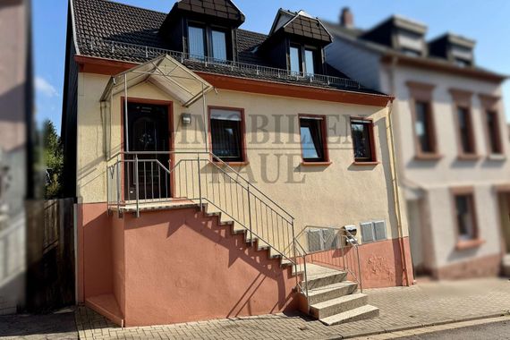 1 FAMILIENHAUS MIT POTENZIAL UND SCHÖNEM GARTEN IN ALTENWALD - SOFORT FREI