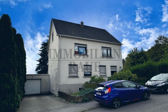 FREISTEHENDES 2 FAMILIENHAUS MIT GARTEN UND GARAGE IN ALTENWALD - EG SOFORT FREI - OG+DG VERMIETET